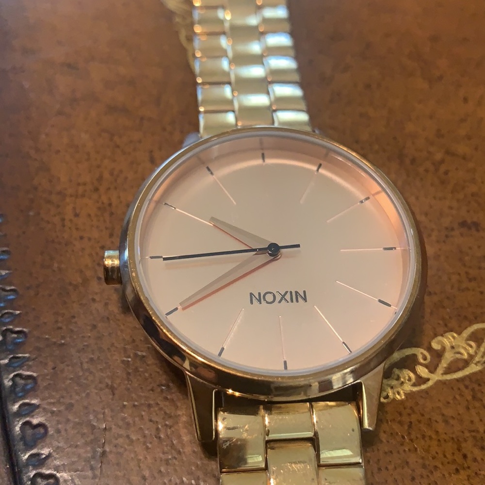 Nixon watch . Rose gold . Brand new100%authentic - Picture 4 of 6